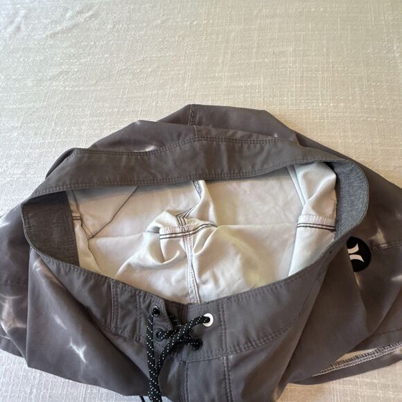 Hurley Unlined Stretchy Swim Shorts Dark Gray With Swordfish Sharks Mens Size 32 - Picture 5 of 11